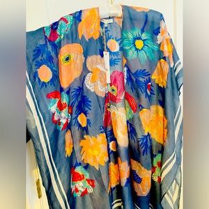 NWT WOVEN HEART ❤️GORGEOUS FLORAL VIBRANT COLORED DUSTER/COVER A MUST HAVE PIECE